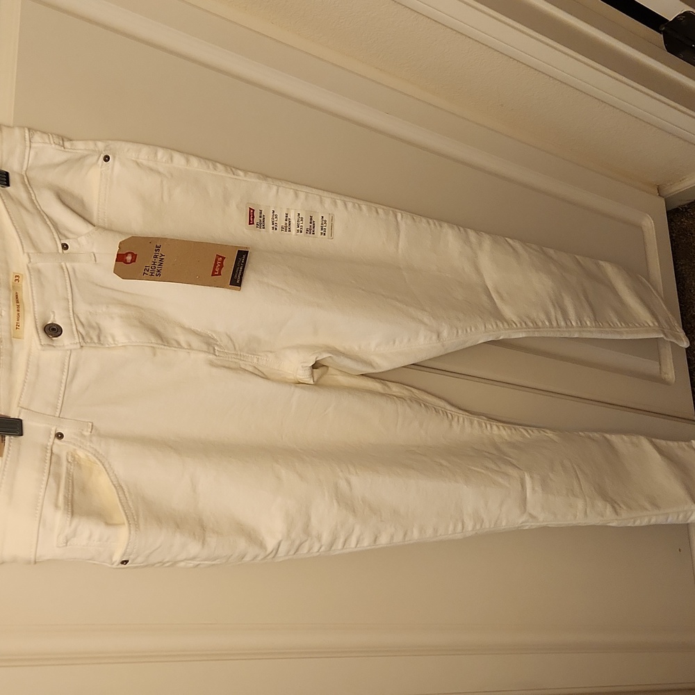 Levi Jeans boyfriend high rise waist nwt size 33 inseam 29.25